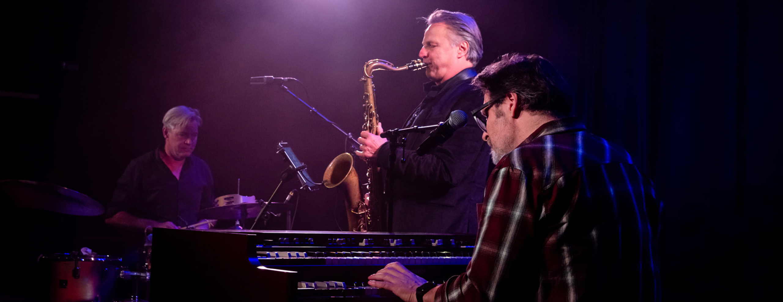 Trio Happy Village met Frank Montis